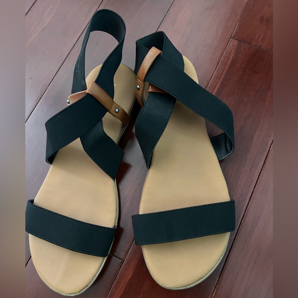 Kensie Black and Tan Women's Sandals